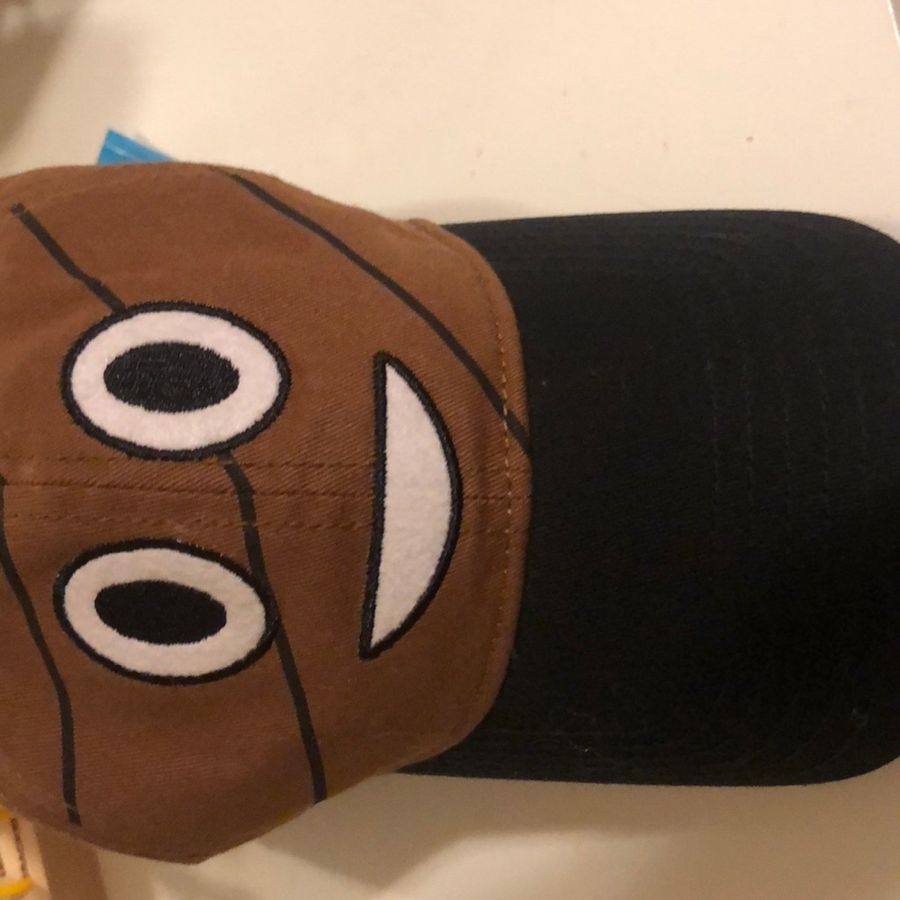 Adorable poop emoji hat 💩